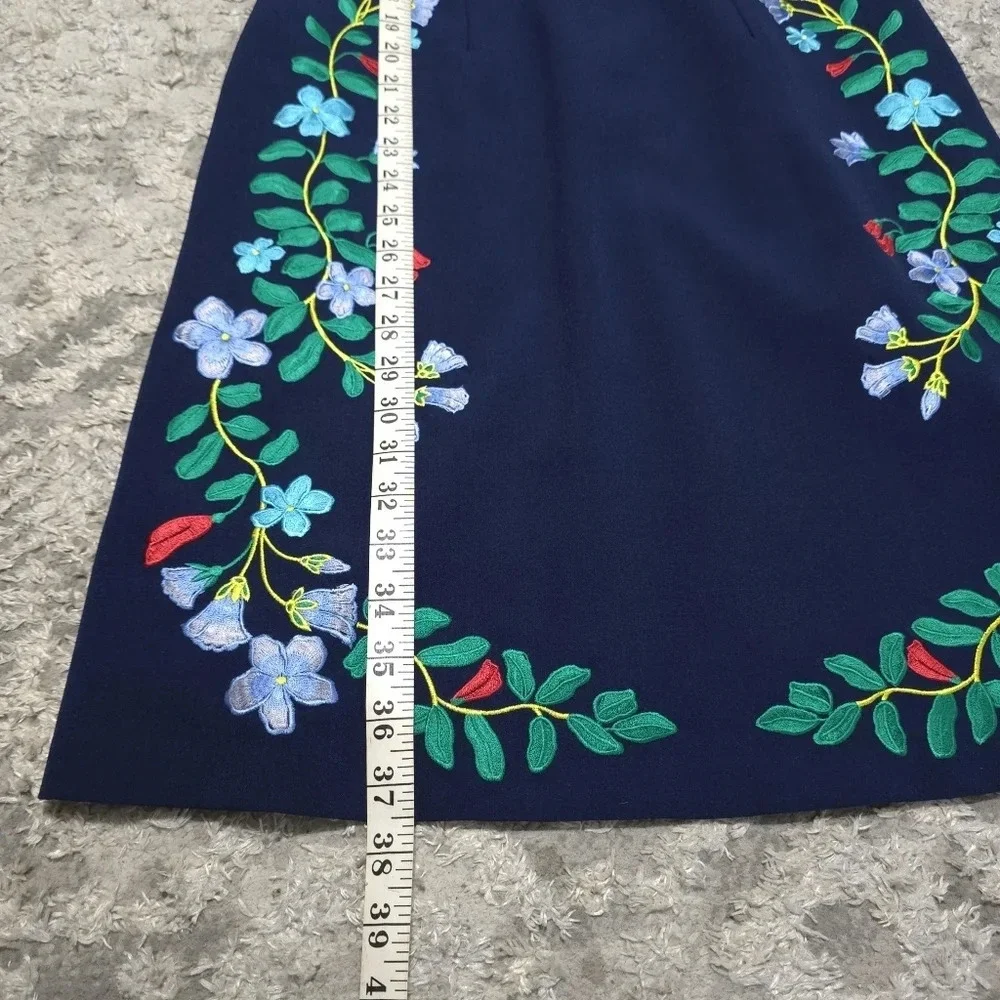 ADRIANNA PAPELL Nwot Short Sleeve Sheath Dress w/ Embroidered Flowers, Size 8 - Picture 15 of 16